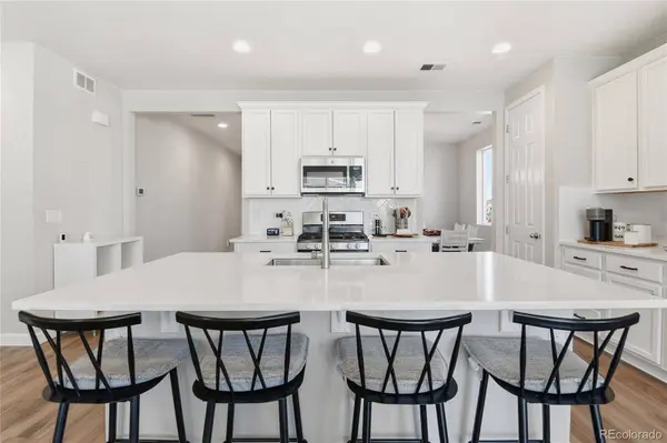 924 N Waterloo ST, Aurora, CO 80018