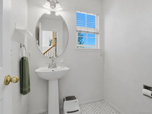 8814 S Field CT, Littleton, CO 80128