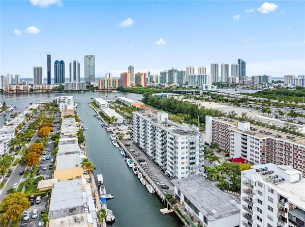 3703 NE 166th St #406, North Miami Beach, FL 33160