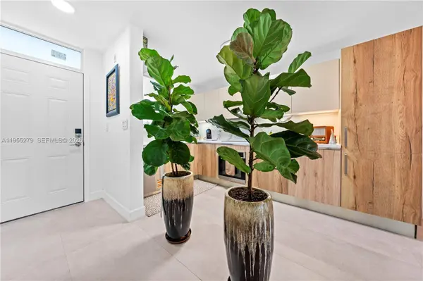 3703 NE 166th St #406, North Miami Beach, FL 33160