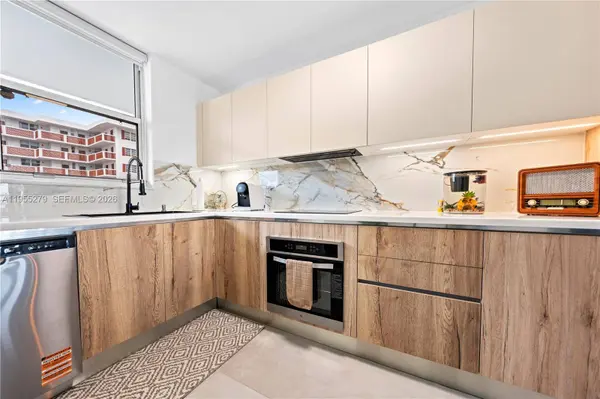 3703 NE 166th St #406, North Miami Beach, FL 33160