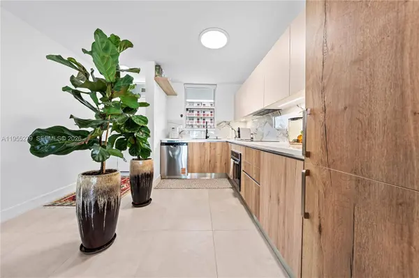 3703 NE 166th St #406, North Miami Beach, FL 33160