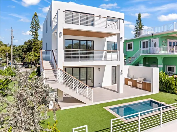 124 Orchid St, Plantation Key, FL 33070