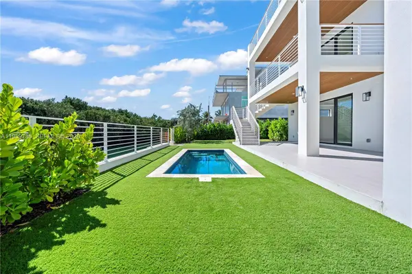 124 Orchid St, Plantation Key, FL 33070