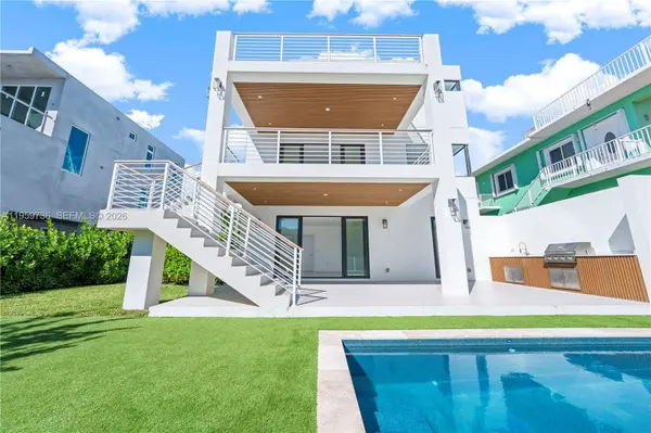 124 Orchid St, Plantation Key, FL 33070