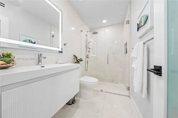 2415 W 67th Pl #8-11, Hialeah, FL 33016
