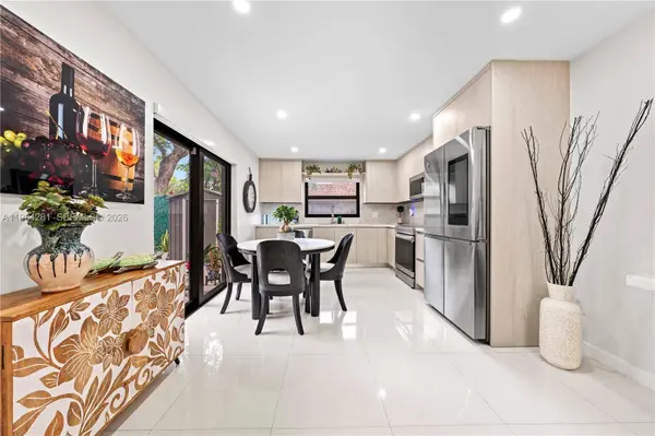 2415 W 67th Pl #8-11, Hialeah, FL 33016