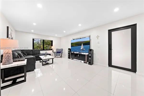 2415 W 67th Pl #8-11, Hialeah, FL 33016