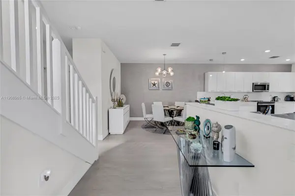 4608 NW 83rd Pkwy, Doral, FL 33166