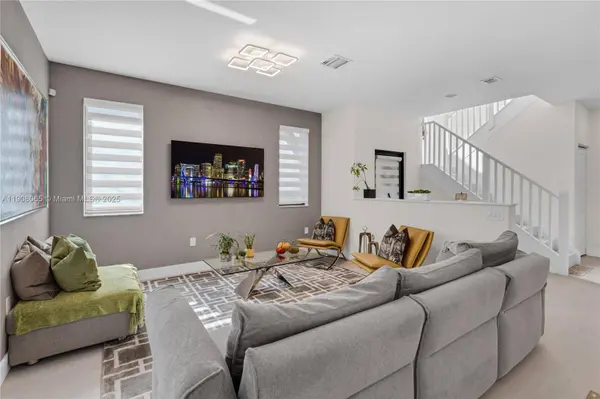 4608 NW 83rd Pkwy, Doral, FL 33166