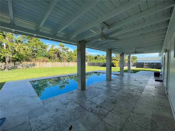 14500 SW 98th Ave, Miami, FL 33176