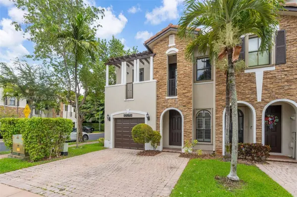 10276 NW 30th Ter, Doral, FL 33172