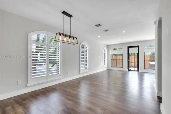 10276 NW 30th Ter, Doral, FL 33172