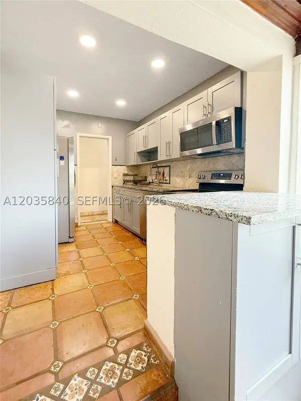 3390 SW 75th Ave #B, Miami, FL 33155