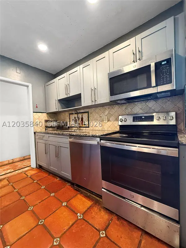 3390 SW 75th Ave #B, Miami, FL 33155