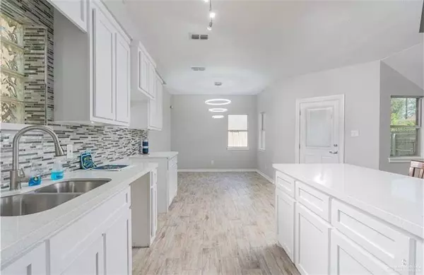 3204 Black Oak LN, Mission, TX 78573