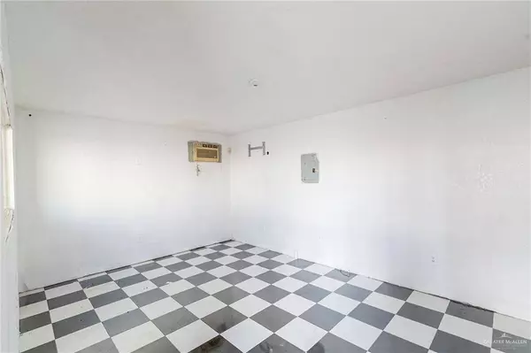 7513 W Expressway 83 #83, Palmview, TX 78572