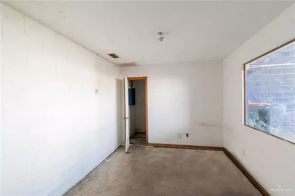 7513 W Expressway 83 #83, Palmview, TX 78572