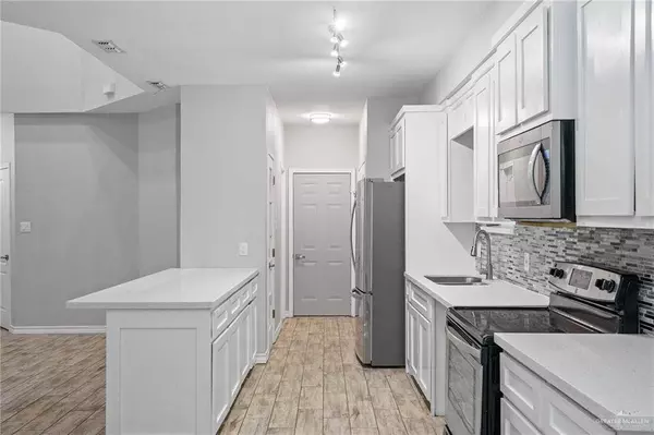 3204 Black Oak LN, Mission, TX 78573