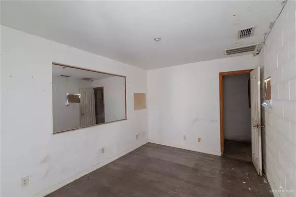 7513 W Expressway 83 #83, Palmview, TX 78572