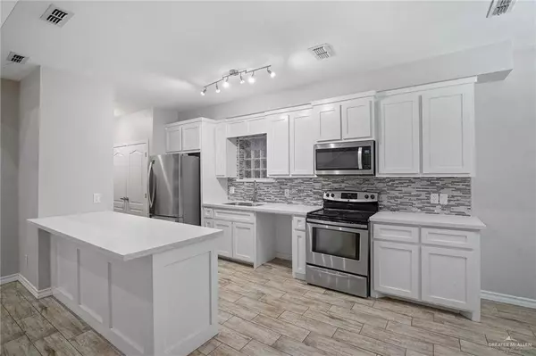 3204 Black Oak LN, Mission, TX 78573