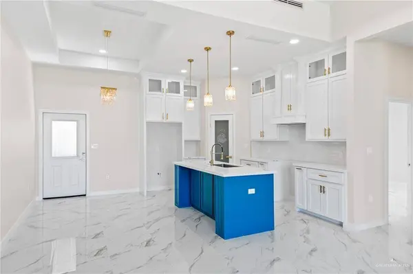 714 W Garfield AVE, Alton, TX 78573