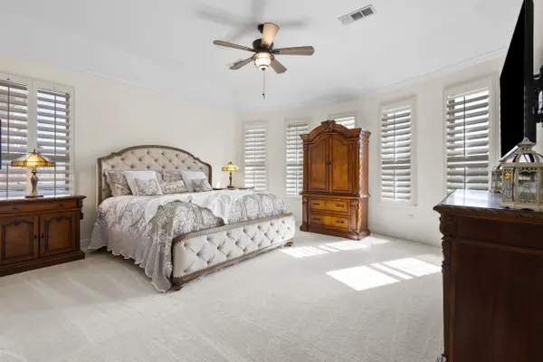 6116 Falls Lake Rd, Fort Worth, TX 76179-1477