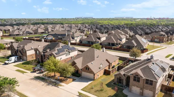 6116 Falls Lake Rd, Fort Worth, TX 76179-1477