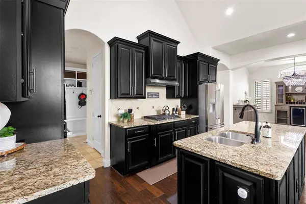 6116 Falls Lake Road, Fort Worth, TX 76179