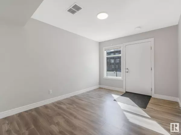 7825 KORULUK LINK LI SW, Edmonton, AB T6W 4V1