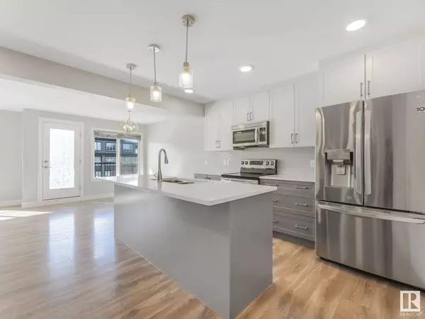 7825 KORULUK LINK LI SW, Edmonton, AB T6W 4V1