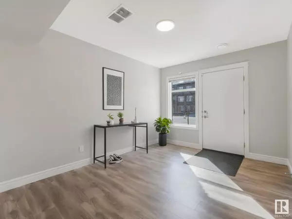 7825 KORULUK LINK LI SW, Edmonton, AB T6W 4V1