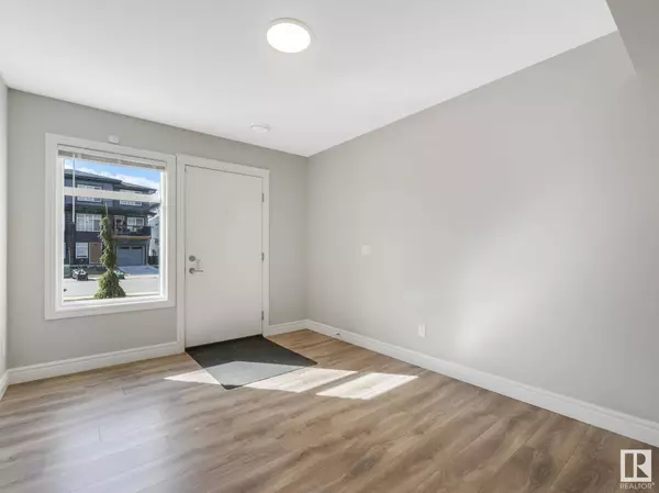 7825 KORULUK LINK LI SW, Edmonton, AB T6W 4V1