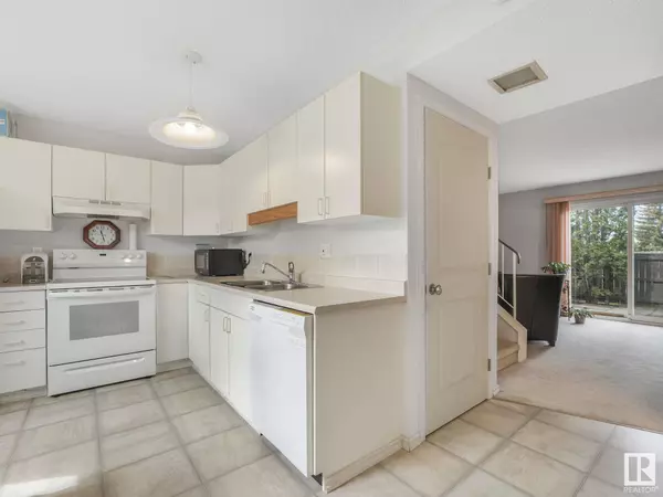 18156 93 AV NW, Edmonton, AB T5T 1Y1