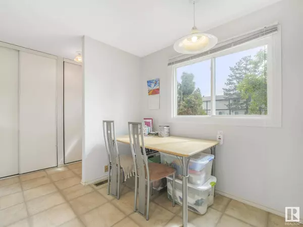 18156 93 AV NW, Edmonton, AB T5T 1Y1