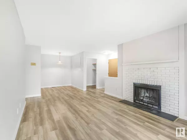 #305 45 AKINS DR, St. Albert, AB T8N 2P4