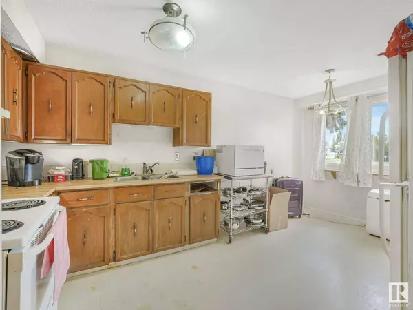 1159 HOOKE RD NW, Edmonton, AB T5A 4A5