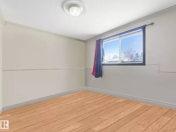 #8B 13230 FORT RD NW, Edmonton, AB T5A 1C2