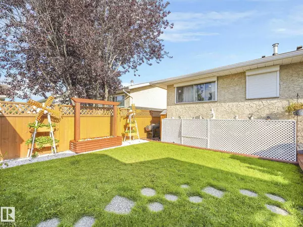 1912 LAKEWOOD RD S NW, Edmonton, AB T6K 3W8