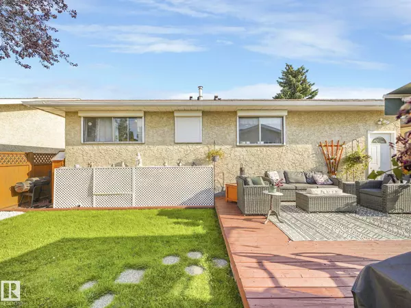 1912 LAKEWOOD RD S NW, Edmonton, AB T6K 3W8