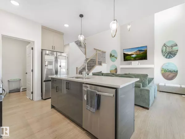 3063 200 ST NW, Edmonton, AB T6M 1N7