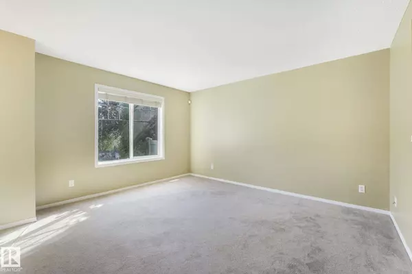 #28 8304 11 AV SW, Edmonton, AB T6X 1J8