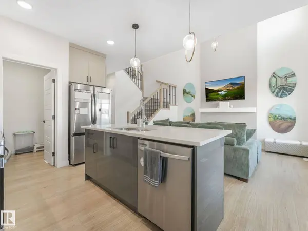 3063 200 ST NW, Edmonton, AB T6M 1N7