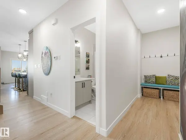 3063 200 ST NW, Edmonton, AB T6M 1N7