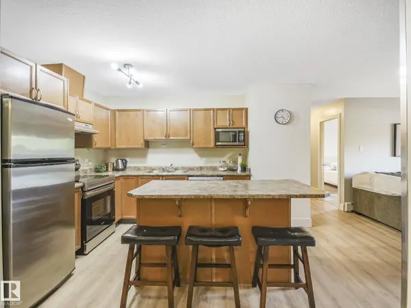 #102 9715 110 ST NW, Edmonton, AB T5K 2M1
