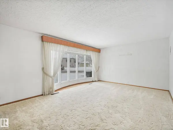 5004 49 AV, Lamont, AB T0B 2R0