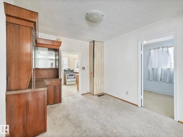 5004 49 AV, Lamont, AB T0B 2R0