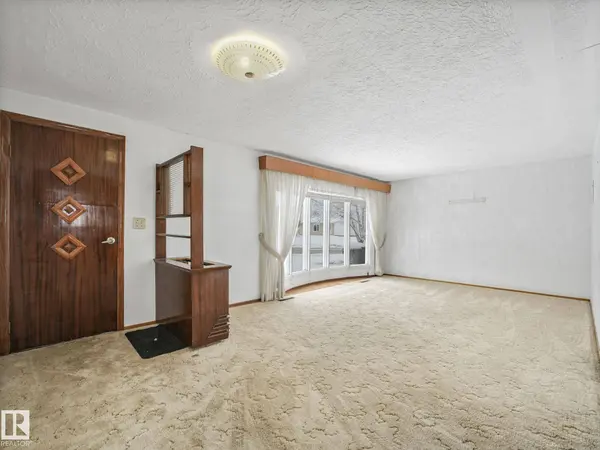 5004 49 AV, Lamont, AB T0B 2R0