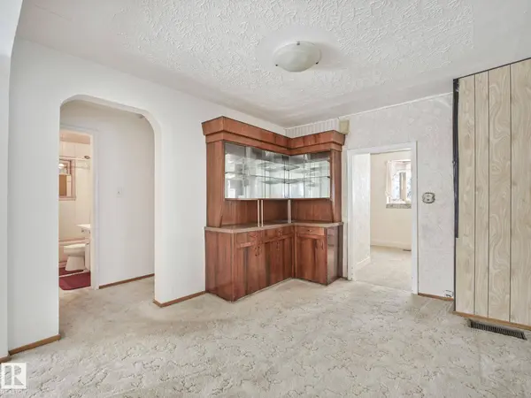 5004 49 AV, Lamont, AB T0B 2R0