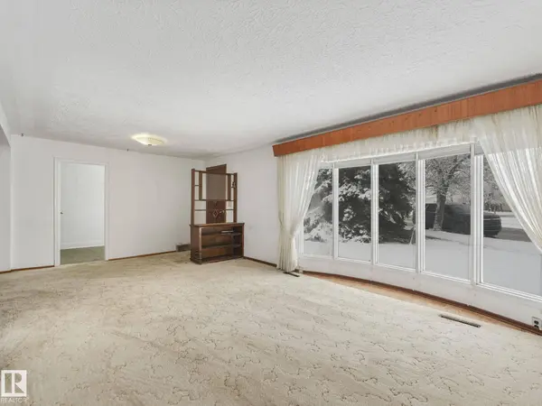 5004 49 AV, Lamont, AB T0B 2R0